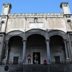 La chiesa di Santa Maria della Catena è un luogo di culto cattolico in stile gotico-catalano che si trova nei pressi della Cala a Palermo. • <a style="font-size:0.8em;" href="http://www.flickr.com/photos/92853686@N04/33586423052/" target="_blank">View on Flickr</a>